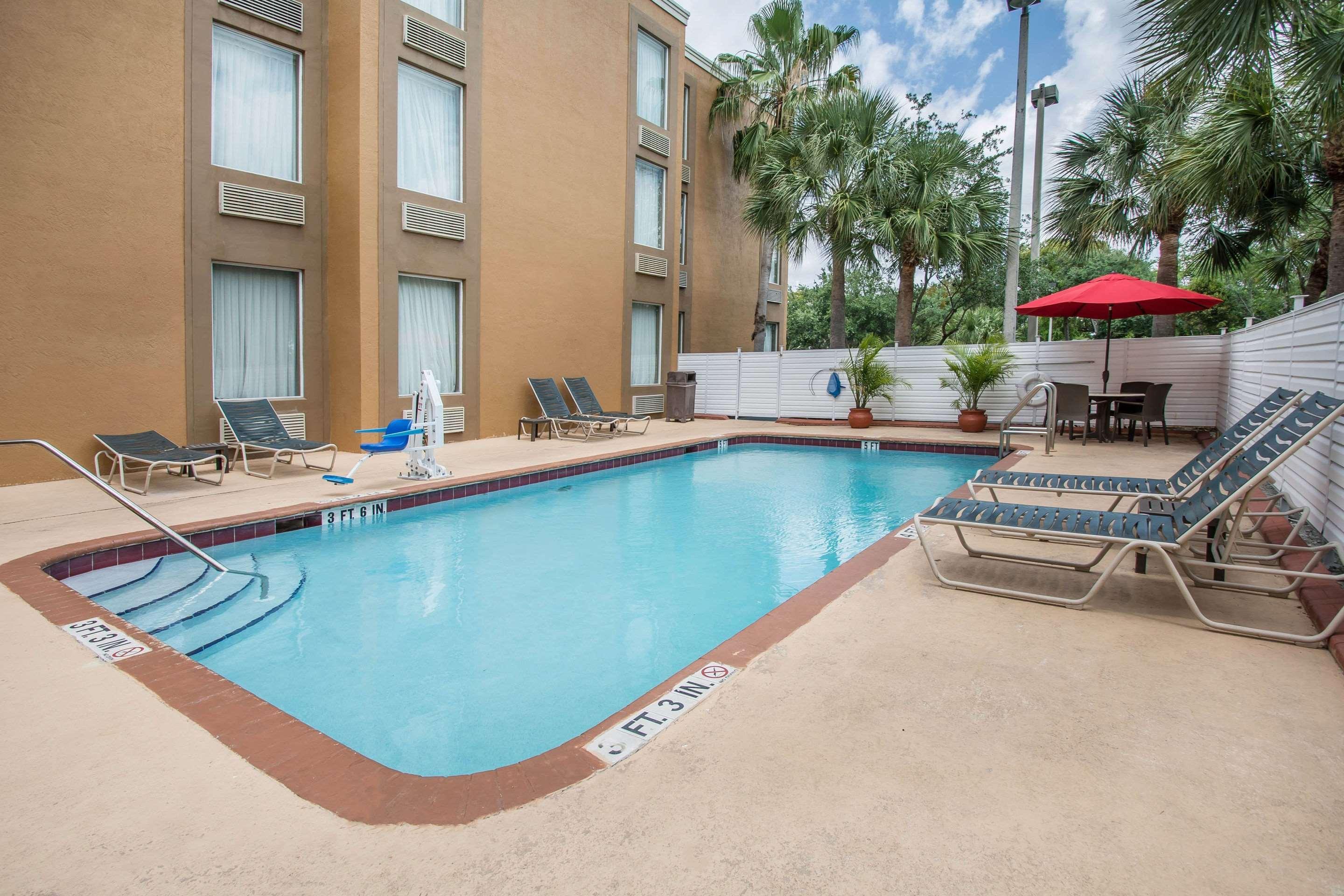 Comfort Inn & Suites Fort Lauderdale West Turnpike Lauderdale Lakes Eksteriør billede