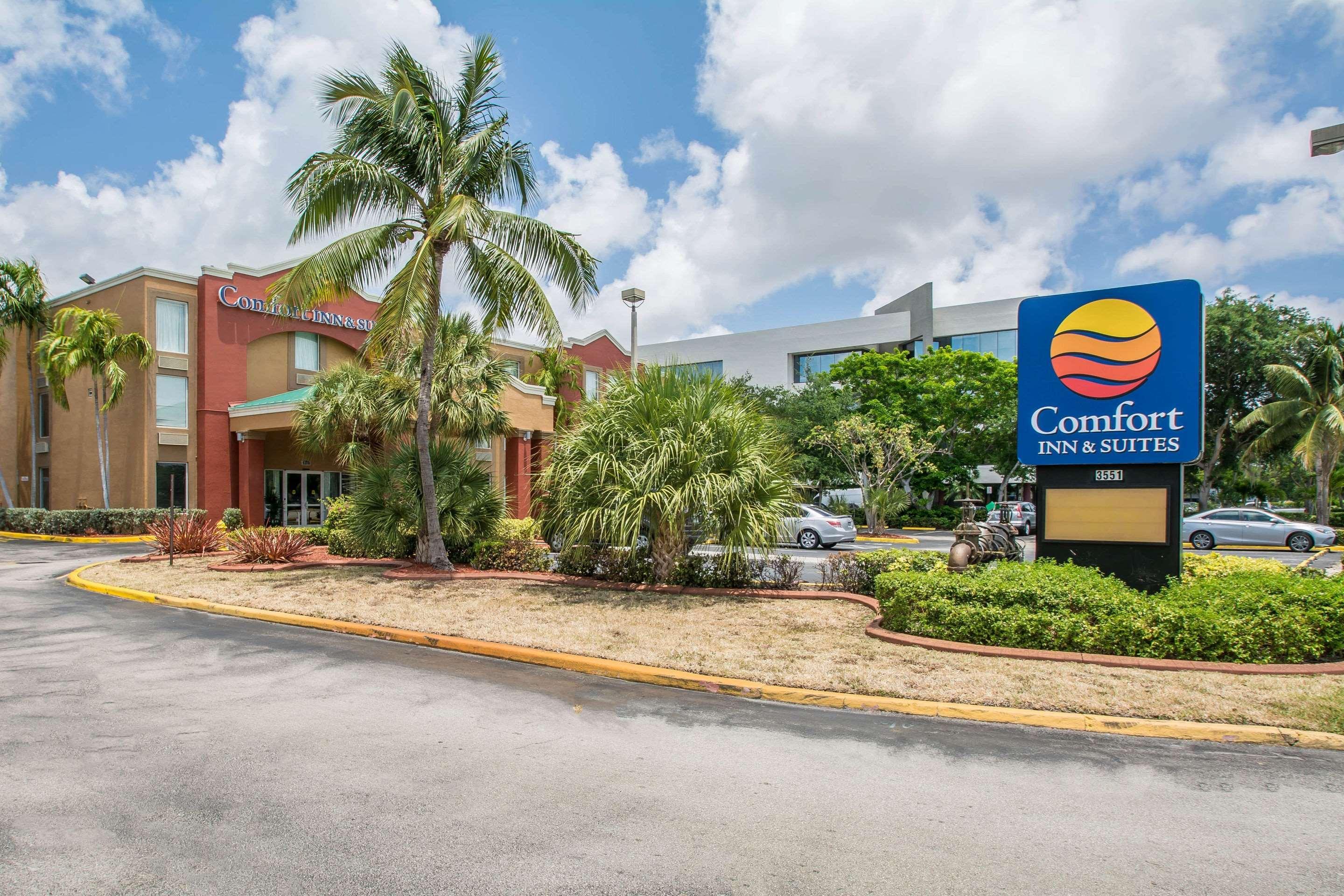 Comfort Inn & Suites Fort Lauderdale West Turnpike Lauderdale Lakes Eksteriør billede