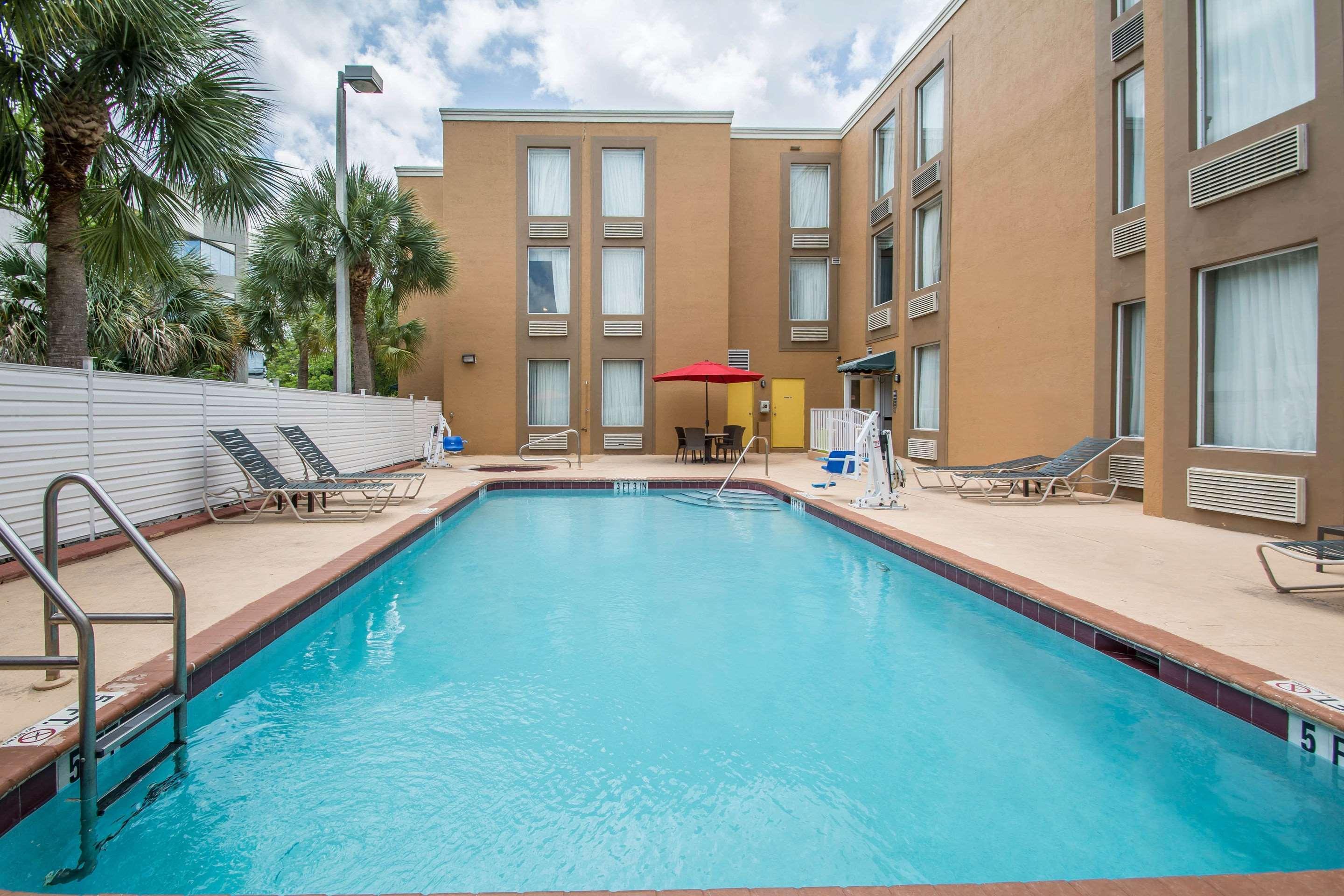 Comfort Inn & Suites Fort Lauderdale West Turnpike Lauderdale Lakes Eksteriør billede