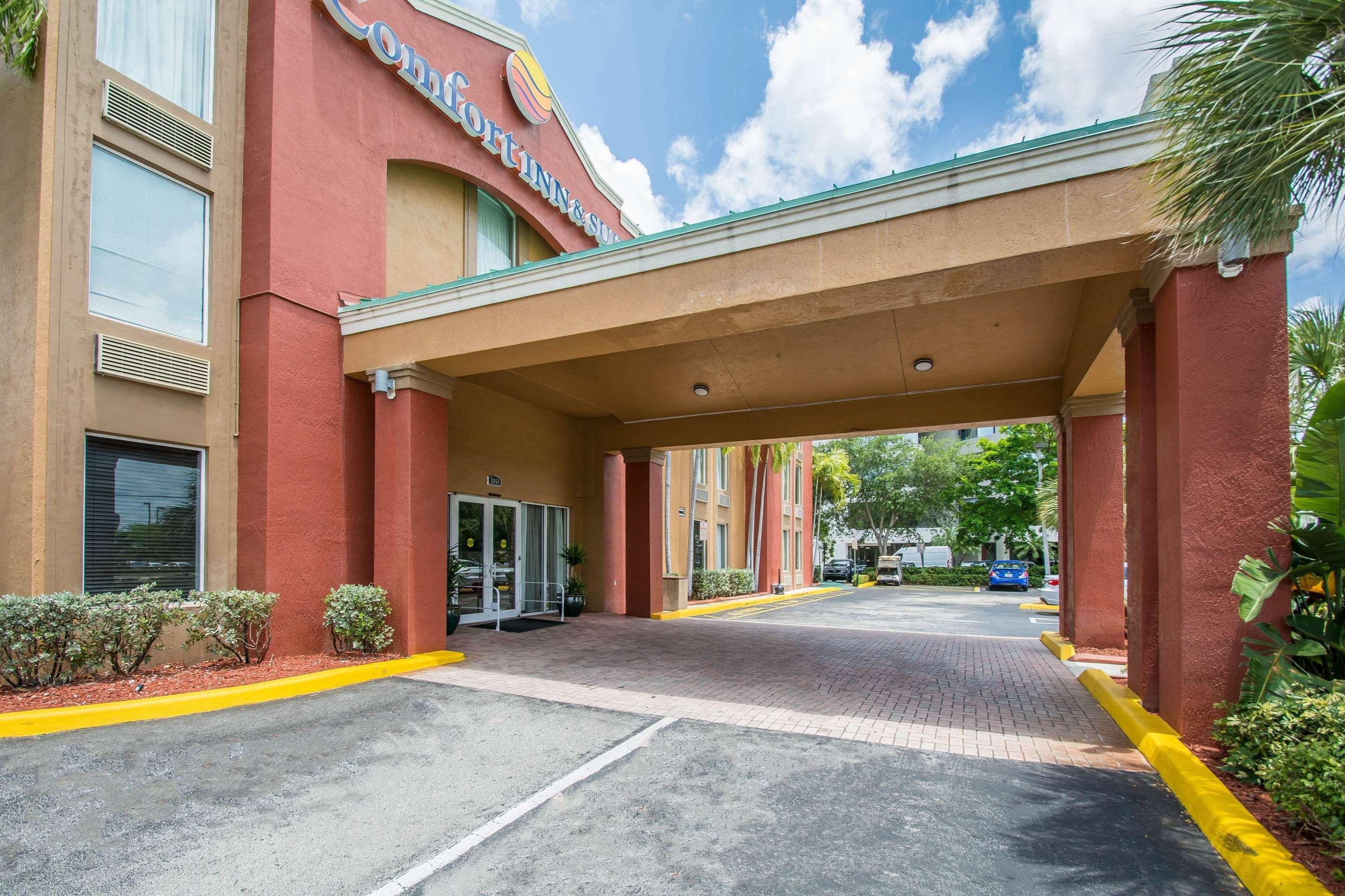 Comfort Inn & Suites Fort Lauderdale West Turnpike Lauderdale Lakes Eksteriør billede