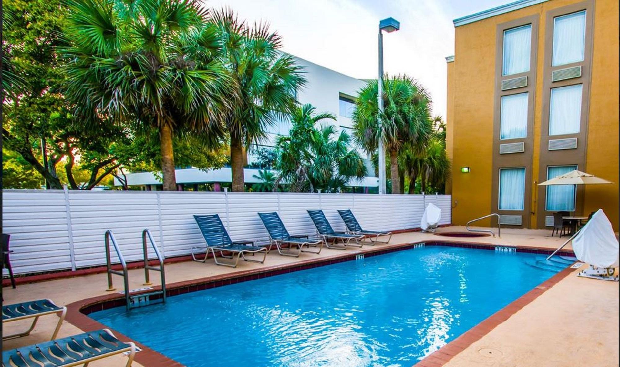 Comfort Inn & Suites Fort Lauderdale West Turnpike Lauderdale Lakes Eksteriør billede