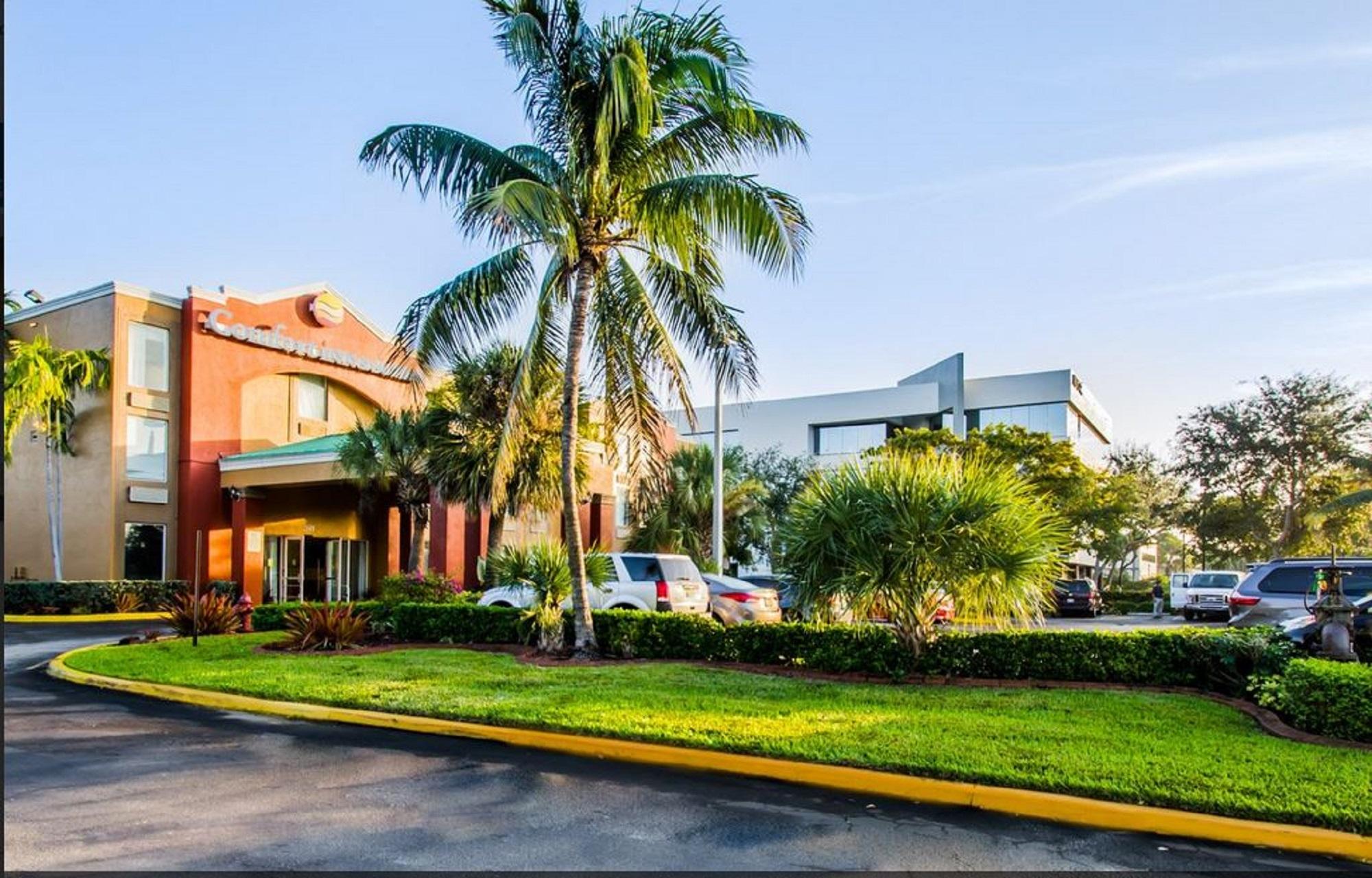 Comfort Inn & Suites Fort Lauderdale West Turnpike Lauderdale Lakes Eksteriør billede